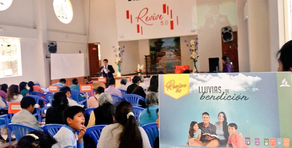 AdventistaAPSur's tweet photo. “Fieles hasta el fin, porque Jesús es agua que satisface” #Revive5 #LluviasDeBendición #MPS https://t.co/lxVFMG1XRJ