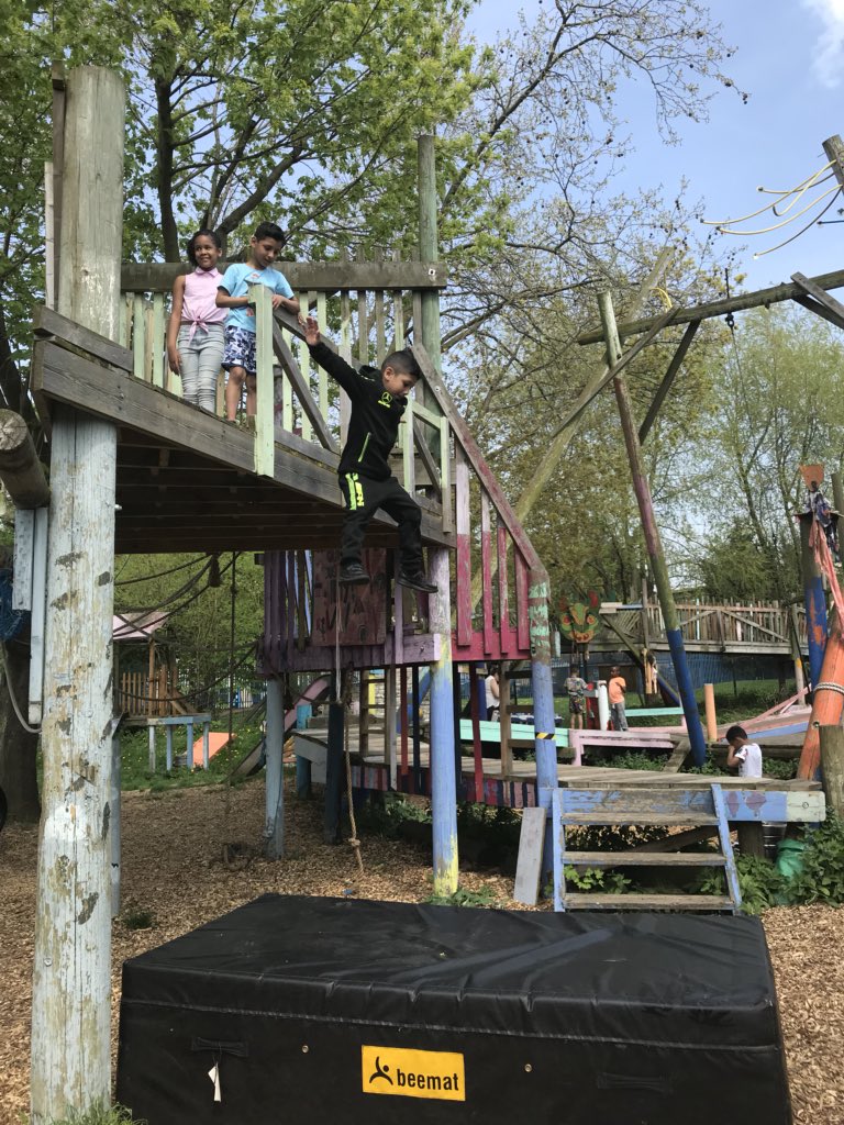 HarPAofficial's tweet photo. Playing out in the sunshine ☀️ @ Somerford Grove Adventure Playground open today 12-3pm #weekendofplay https://t.co/2cKJRcftP3