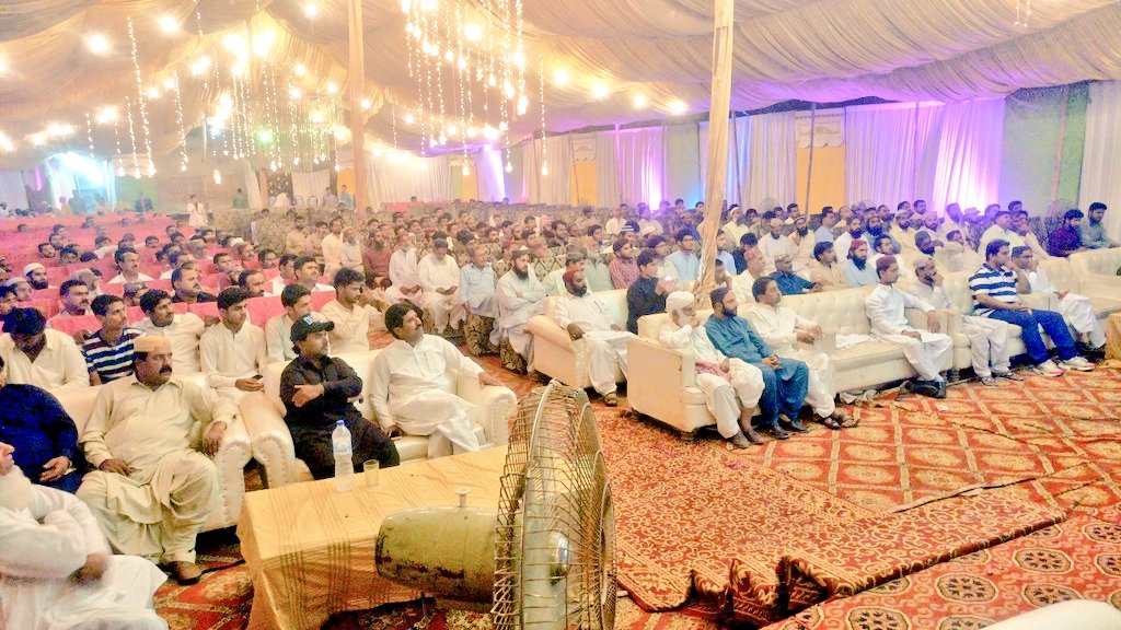 DaharShakoor's tweet photo. It's Really Bombastic to see the different parties leaders and members United here under the   Slogan of
نا روٹی نا کپڑا اور نا مکان اب تعلیم دوگی تو ووٹ ملیگا 
#AbAchiTaleemDoGeToVoteLoGe
#Sindh
@BBhuttoZardari @BakhtawarBZ @AlifAilaan @SindhAlliance @atifthepoet https://t.co/rUoMEwS3bR