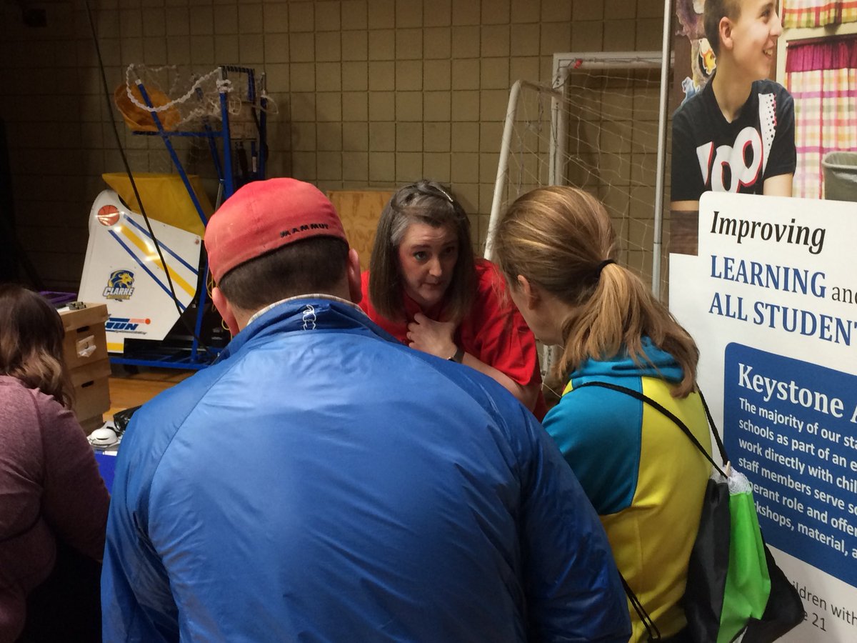 B_Berns's tweet photo. STEM day at Clarke College! @stannerl @iowa231 Rocking the robotics and @jmartinhiner is out of this world in the digital planetaruim! #aea1tech #AEA1sci @NE_IA_STEM @KeystoneAEA #aea1stem https://t.co/BuavY6Dagz