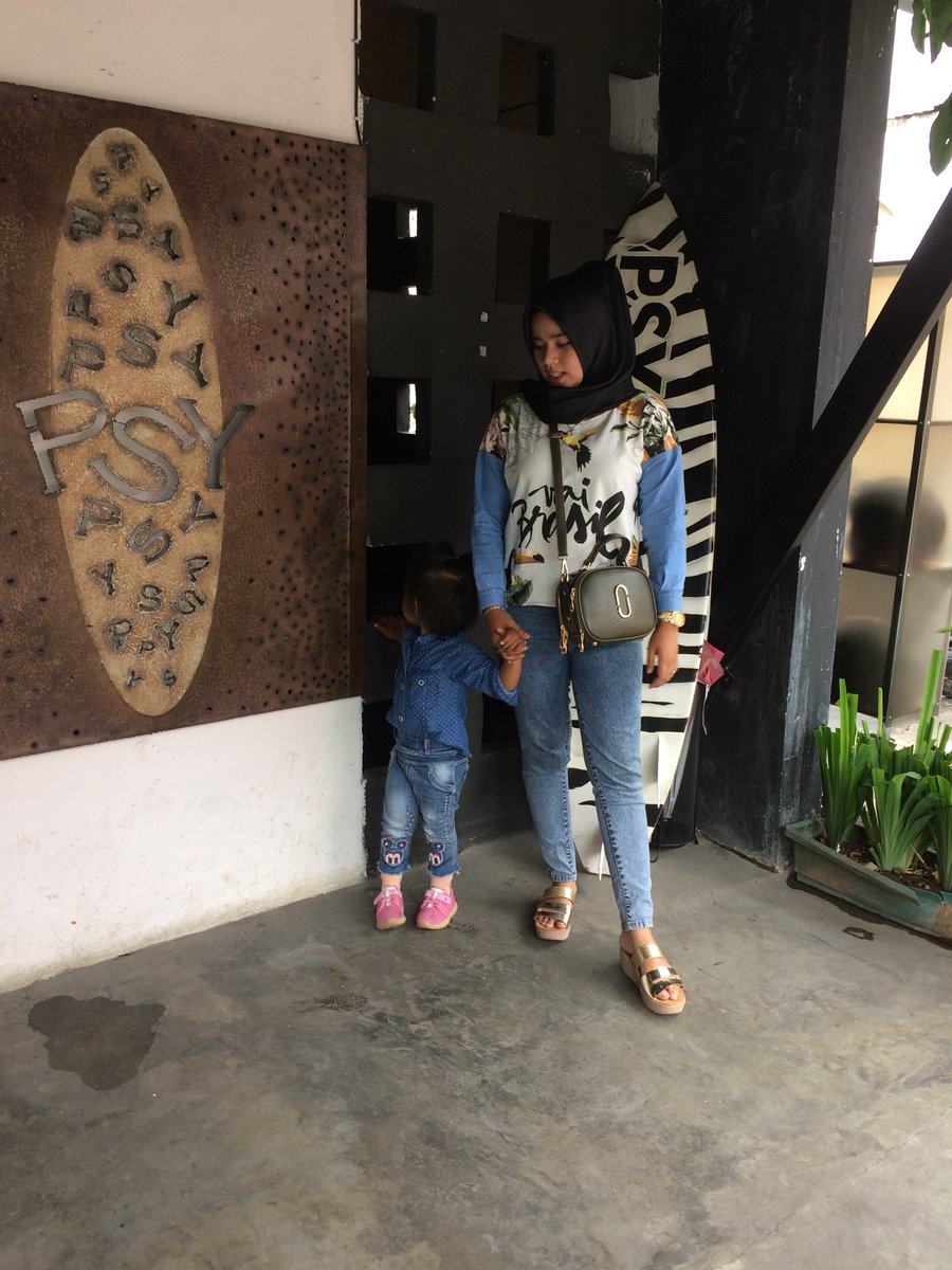 putriamatarry's tweet photo. Bahagia itu punya kamuu dek znpm https://t.co/GI745otqQw