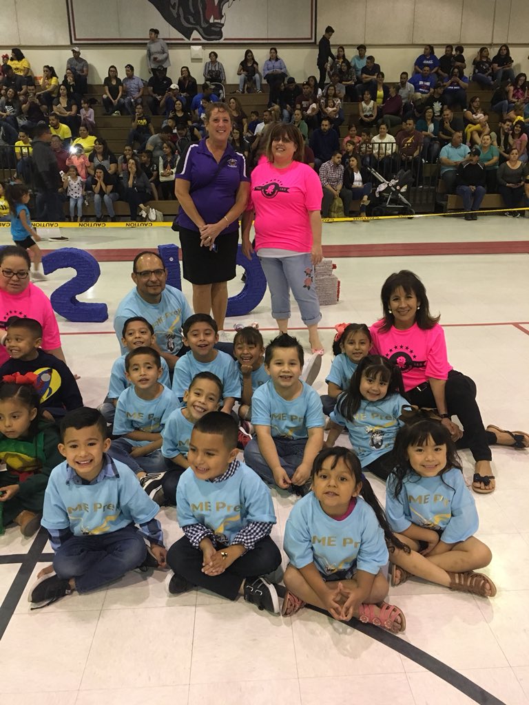 Ryanlandia's tweet photo. What an honor to serve as a judge in yesterdayβs Clint ISD PreK Robotics Competition! Great job FME Mega B Bots! I even got a selfie with the costume contest celebrities...the Wizard of Bees! @fmeeagles @cisdinsttech @sorianorocks #weareclint https://t.co/gjD6dmDyvO