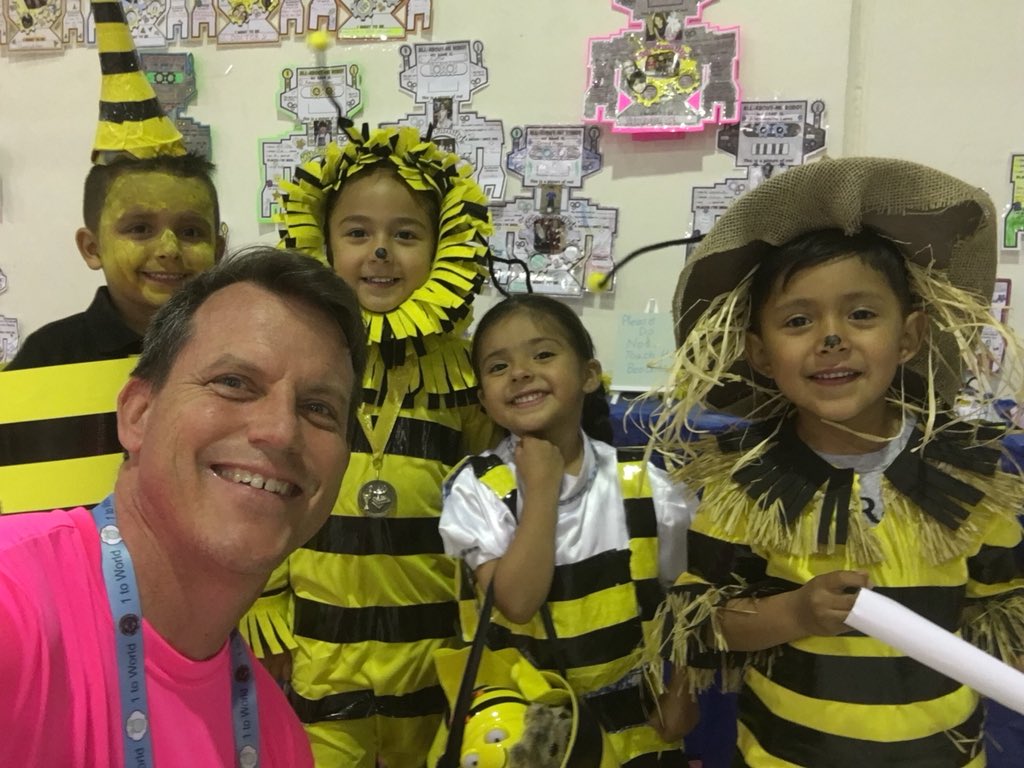 Ryanlandia's tweet photo. What an honor to serve as a judge in yesterdayβs Clint ISD PreK Robotics Competition! Great job FME Mega B Bots! I even got a selfie with the costume contest celebrities...the Wizard of Bees! @fmeeagles @cisdinsttech @sorianorocks #weareclint https://t.co/gjD6dmDyvO