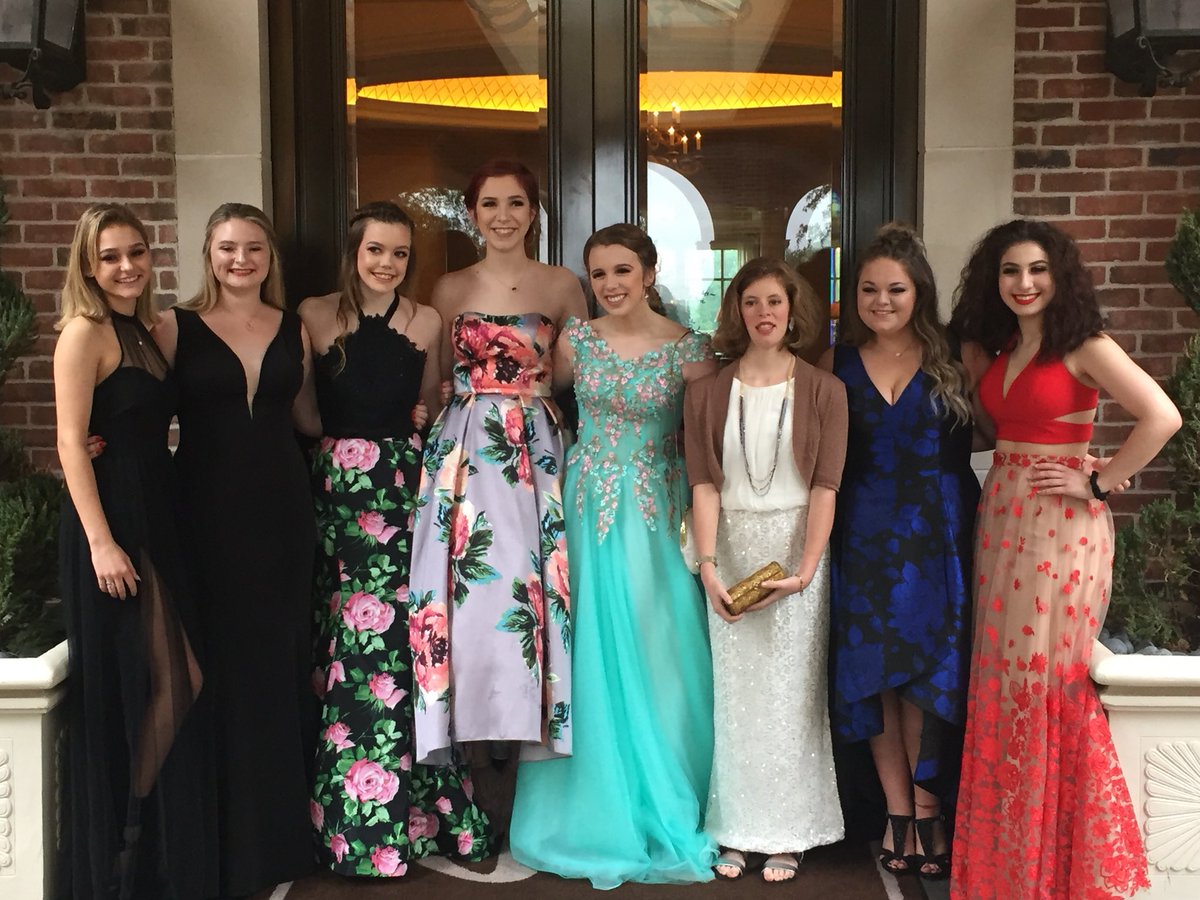 mepesek's tweet image. @AllenAcademyTX has brought me so many blessings, but perhaps the greatest joy and blessing has been being #schoolmom to these beautiful young ladies for the past three years. #mrspesekteaches #PROM18