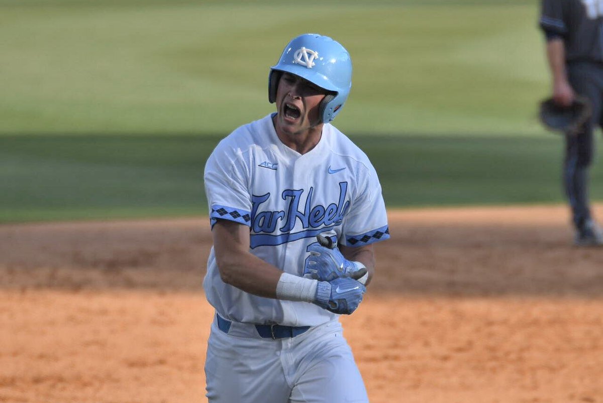 aaronfitt's tweet photo. Felt like GT was cruising, up 6-2 in 8th...And then Jackson Hesterlee pinch-hit with bases loaded. Lefty hitter fell behind 0-2 vs Andy Archer, who has a stellar changeup that eats up lefties... But Hesterlee launched a game tying grand slam, electrifying this @DiamondHeels crowd https://t.co/tq9ZOEIMbt