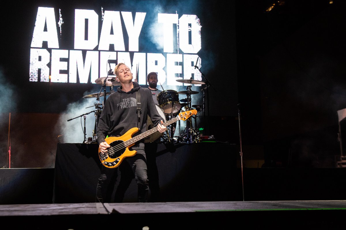setlistfm's tweet photo. 🎶 @adtr 4/20 @LasRageous Day 1 📸: @wayneposner https://t.co/srnFlAZzei