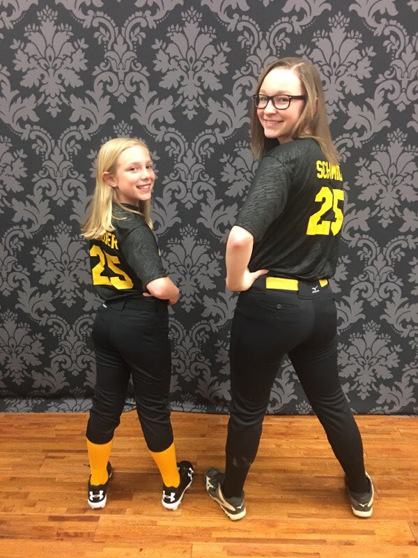 rmsmachine's tweet photo. So glad that we were at team pictures the same time as Eastyn’s big sister Taylor. She is awesome and the young girls definitely look up to her. @NorfolkGGs #fastpitch #goldengirls #softball #catchingislife https://t.co/ZIItOamvkg