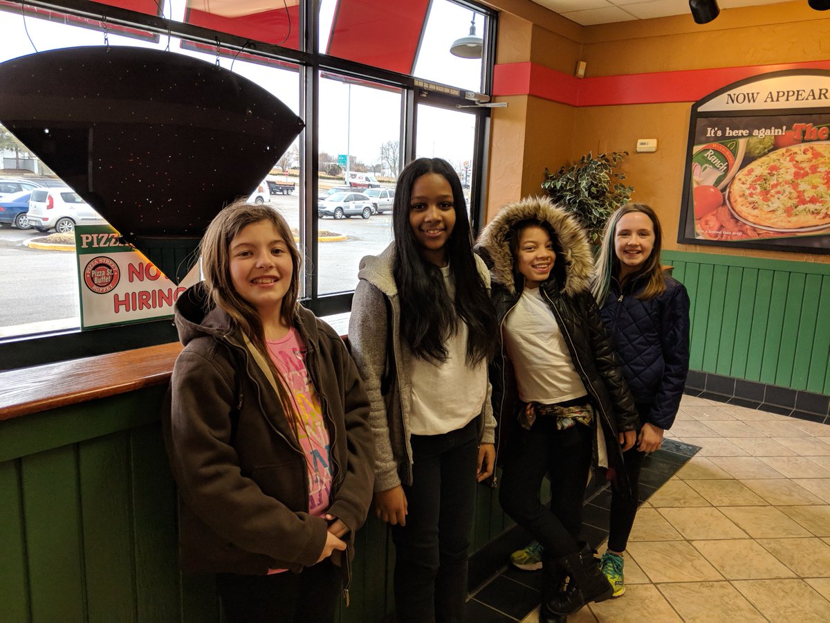 MsAMcClanahan's tweet photo. Celebrating with lunch out after an awesome day of special chorus singing! @olatheschools https://t.co/qzNn9Zp8FD