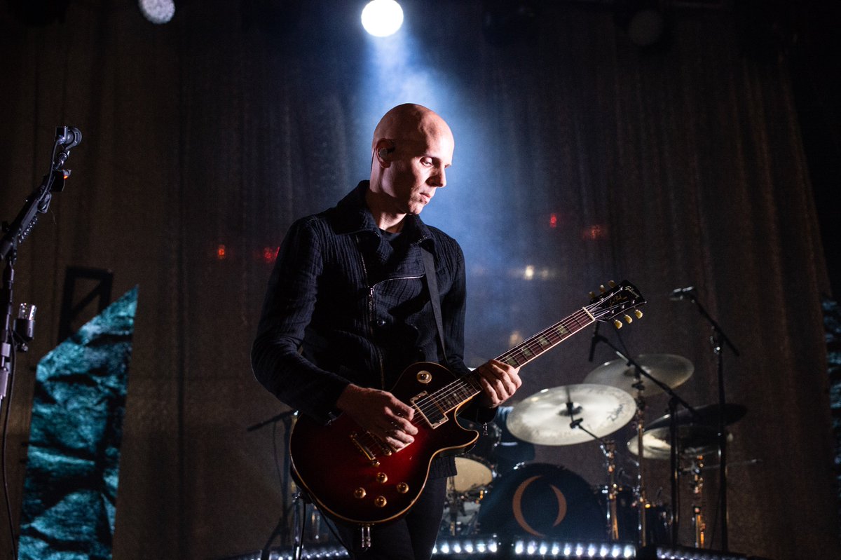 setlistfm's tweet photo. 🎶 @aperfectcircle 4/20 @LasRageous Day 1 📸: @wayneposner https://t.co/Jp2v1edo2D