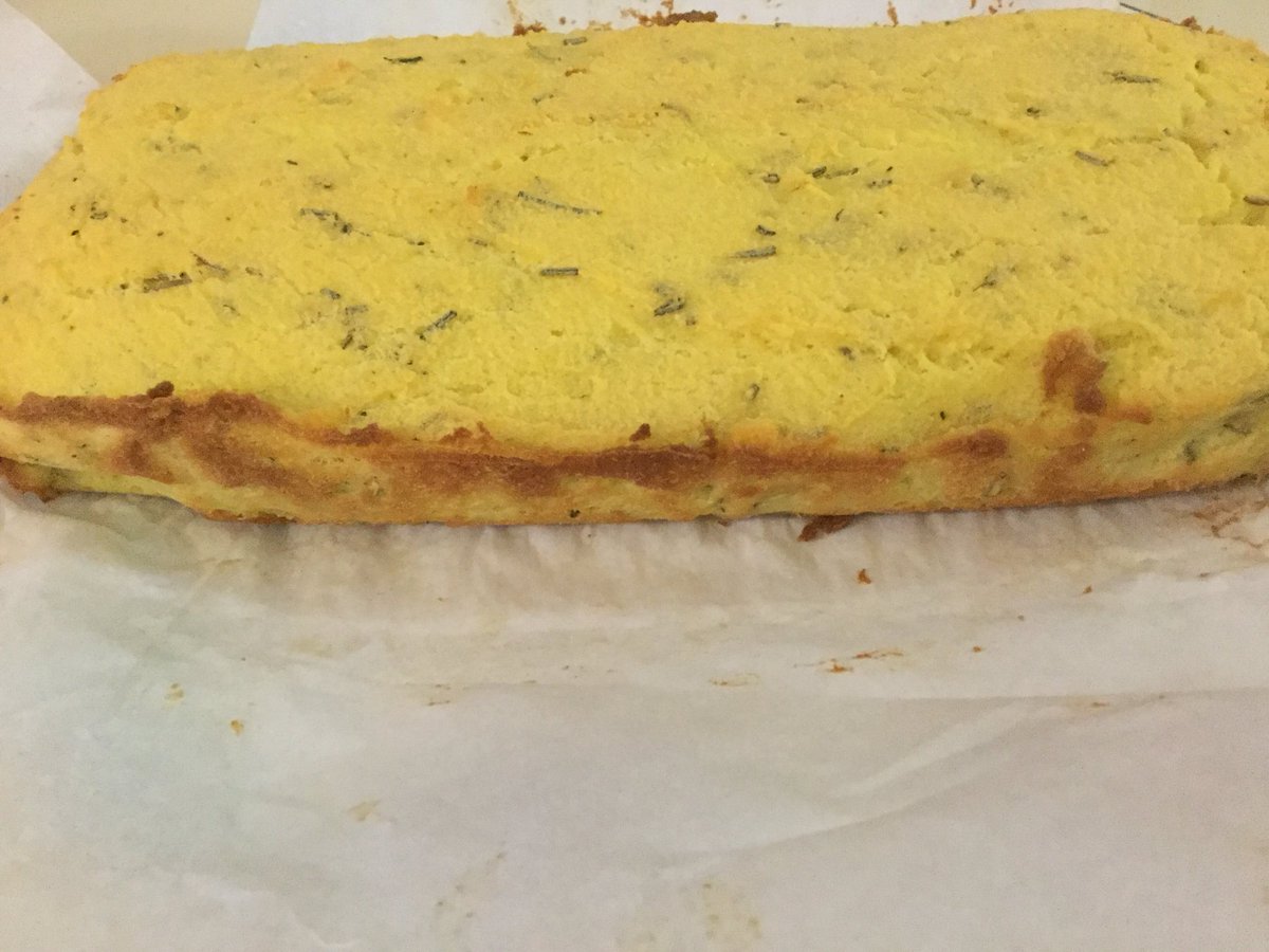 stonecoldmac7's tweet image. Rainy day meal prepping.  #rosemarycoconutbread #steamedgreenbeans #lowcarb #noflourforme