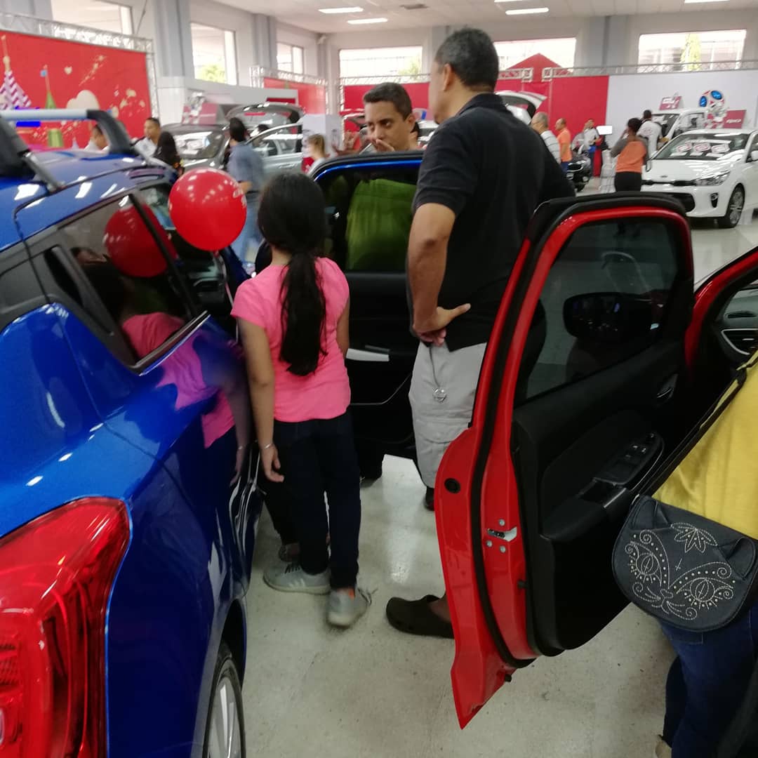 VeranoAutoShow's tweet photo. Aún tienes oportunidad! Más gente se sigue sumando al #VeranoAutoShow2018. Conoce el auto de tus sueños en el Centro de Convenciones Atlapa. Hoy hasta las 9:00 P.M. https://t.co/0gHJC6X6Ix