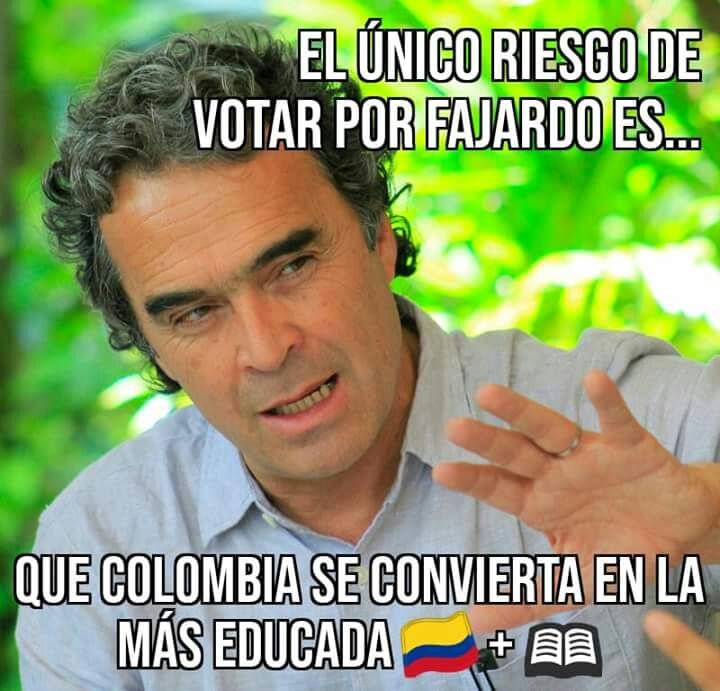 santiago_apraez's tweet photo. Yo me siento muy orgulloso de que mi primer voto a las presidenciales se lo voy a dar a una persona honesta, decente, transparente, a un científico, a un pedagogo, nunca vote o votare por los mismos con las mismas, y me siento orgulloso de darle mi voto a #UnPresidenteProfesor . https://t.co/lnv1qwSEye