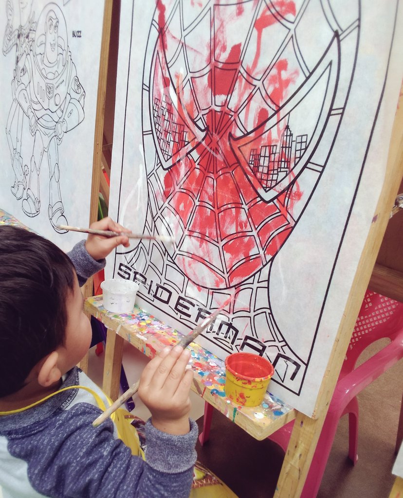 AddMontt's tweet image. Y bueno, ya sé por qué quiere venir. El es feliz si hay pintura,música y comida... Como yo. (: #LittleBro #BroSupport