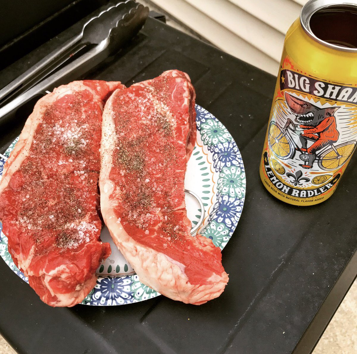 MOBeerGuy's tweet image. It’s a wonderful day to grill. Enjoying this Lemon Radler from @urbanchestnut. What are you enjoying today? #DrinkMO🍻