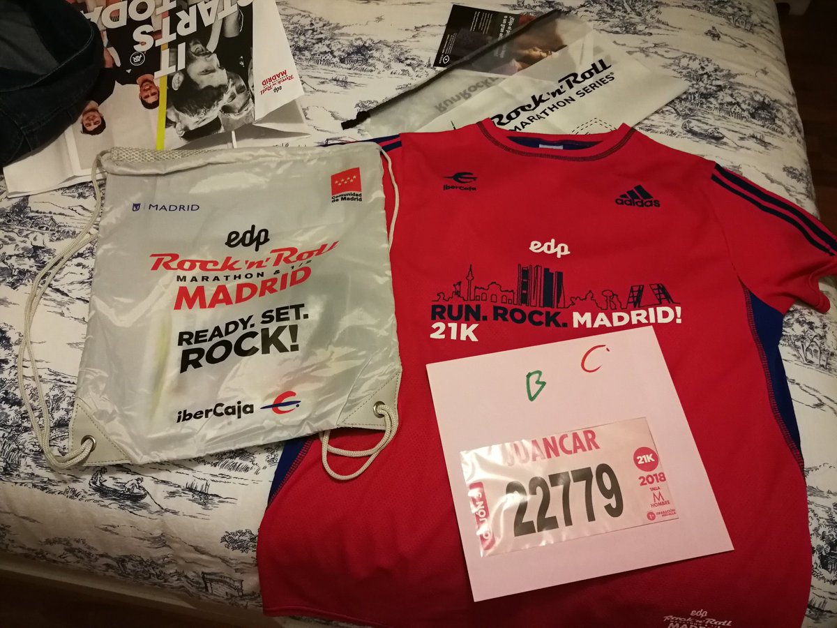 JCar47's tweet photo. Postureo velando armas @RNRmadmaraton 🎸🤘🏃♂️💨#PoderRaptor 🦖🦖 https://t.co/dSqBq9ZDc9