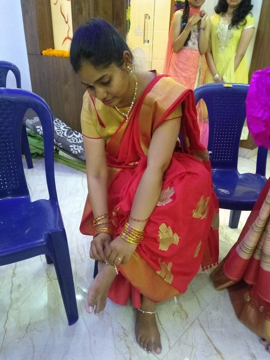 Hershey_Mavoori's tweet photo. Chikkamma gifted anklets, was so happy that I removed the anklets I was wearing and put these on immediately! β₯οΈ
#AnkletSwag #SareeSwag π https://t.co/WQfWAMqI4D