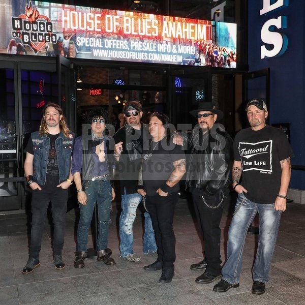 YMTheBevHillsPR's tweet photo. Client News: #WrightRecords presents @Six_Gun_Sal Performs at #HouseofBlues
PRPHOTOS Captures Event: https://t.co/9BJDHJuHrA 
#AnthonyAppello on Vocals; #DustyLang on Guitar; #EdFerro on Lead Guitar #JoeyDurant on Drums and Percussion; #MattGeinitz on Bass
#JoeMendoza on Utility https://t.co/pV06PuXiyb