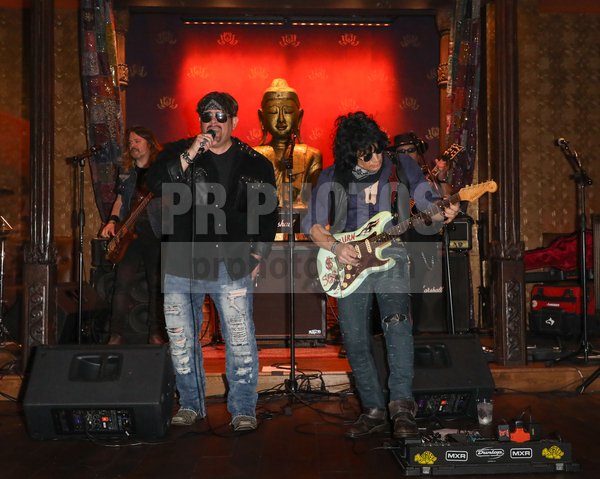 YMTheBevHillsPR's tweet photo. Client News: #WrightRecords presents @Six_Gun_Sal Performs at #HouseofBlues
PRPHOTOS Captures Event: https://t.co/9BJDHJuHrA 
#AnthonyAppello on Vocals; #DustyLang on Guitar; #EdFerro on Lead Guitar #JoeyDurant on Drums and Percussion; #MattGeinitz on Bass
#JoeMendoza on Utility https://t.co/pV06PuXiyb