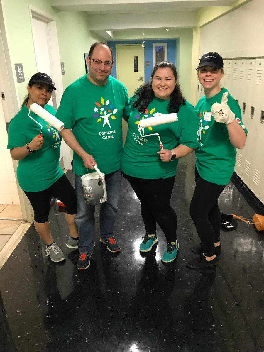 Macro_Savills's tweet photo. Representing #comcastcaresday in Center City!!! Happy #earthday 😀@ComcastNBCUCI @theroadhomevolunteers @comcastcares @ComcastPhillyNJ #giveback #family #dogood #phillylove #communityservice #macropm #volunteer #together https://t.co/KcPwTbNRJm