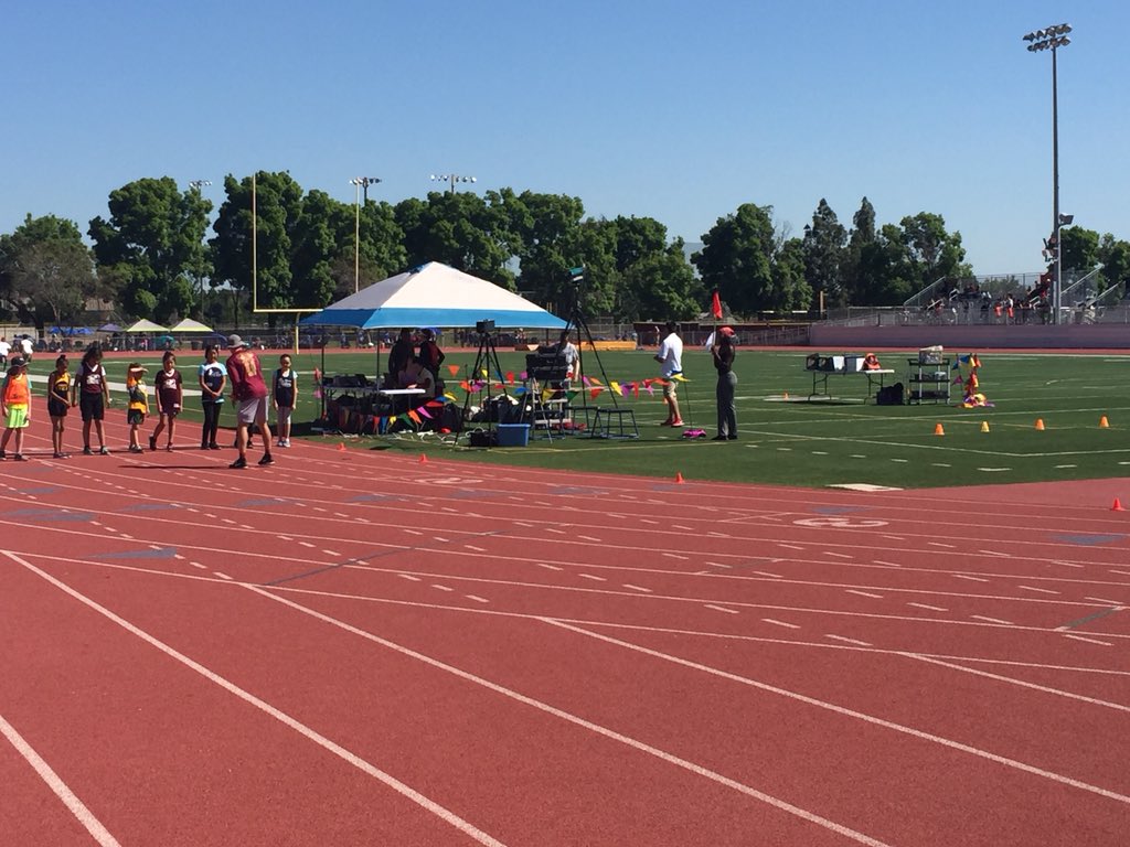 caguilarrusd's tweet photo. Big shout out to @jawooding @mrwooding1 for all of their hard work and their @cougar_crossing athletes during the @MercedCounty schools Track &amp; Field events. Golden Valley giving back to our community. @MayorMikeMurphy @MercedUHSD https://t.co/hQjjJPZVsV
