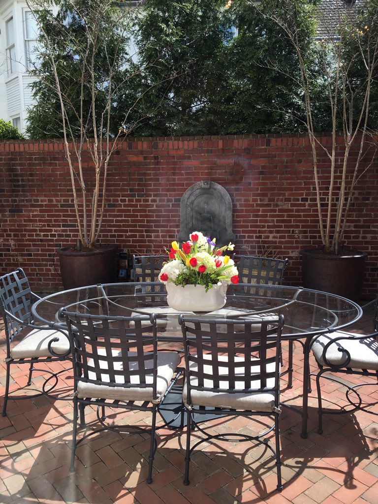WDCGardener's tweet photo. House 4 on s. Fairfax street in #Alexandria #va #gardendc #gcvirginia #gcv #hgw #hgw18 @gcvirginia https://t.co/wOj1HC3Jyi