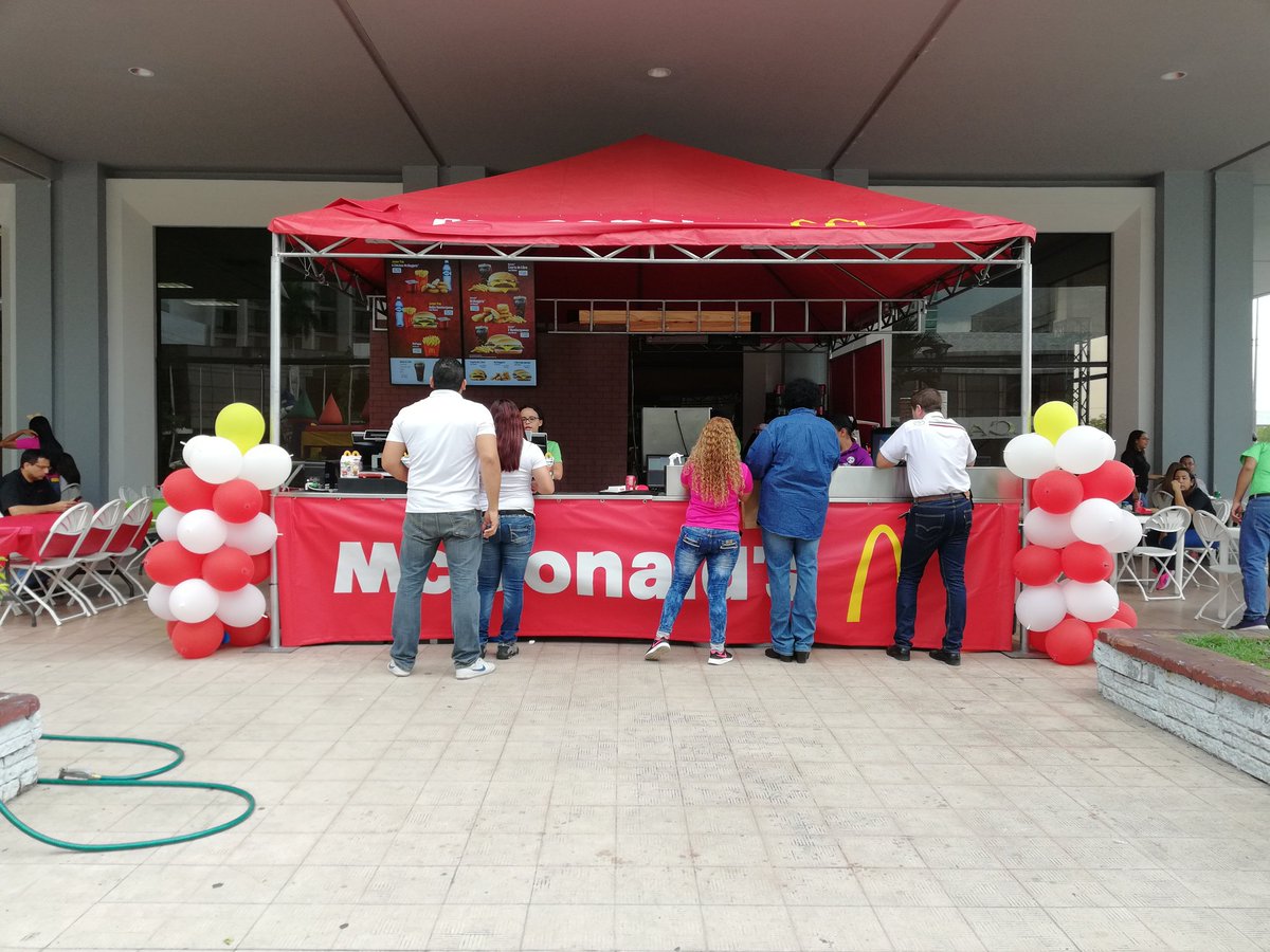 VeranoAutoShow's tweet photo. ¡Opciones! En el #VeranoAutoShow2018 tienes las mejores marcas de auto, financieras y además entretenimiento. ¡Ven a Atlapa! Te esperamos. https://t.co/KdYVVydR8N