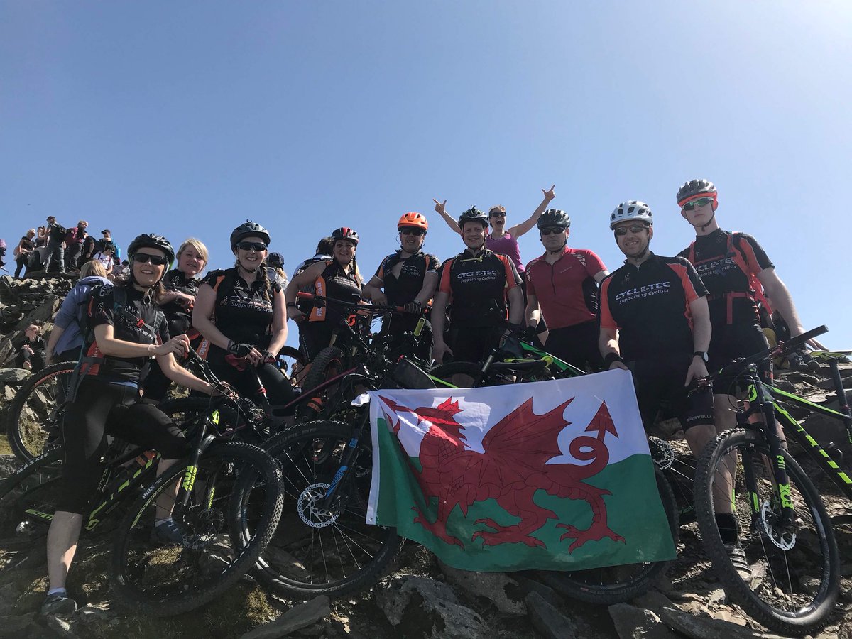 katevic36's tweet photo. What a beautiful day to bike up Snowdon with my MTB buddies thanks all @woodsml @Ashleyaym @cycle_tec https://t.co/cvf9MrvKFm