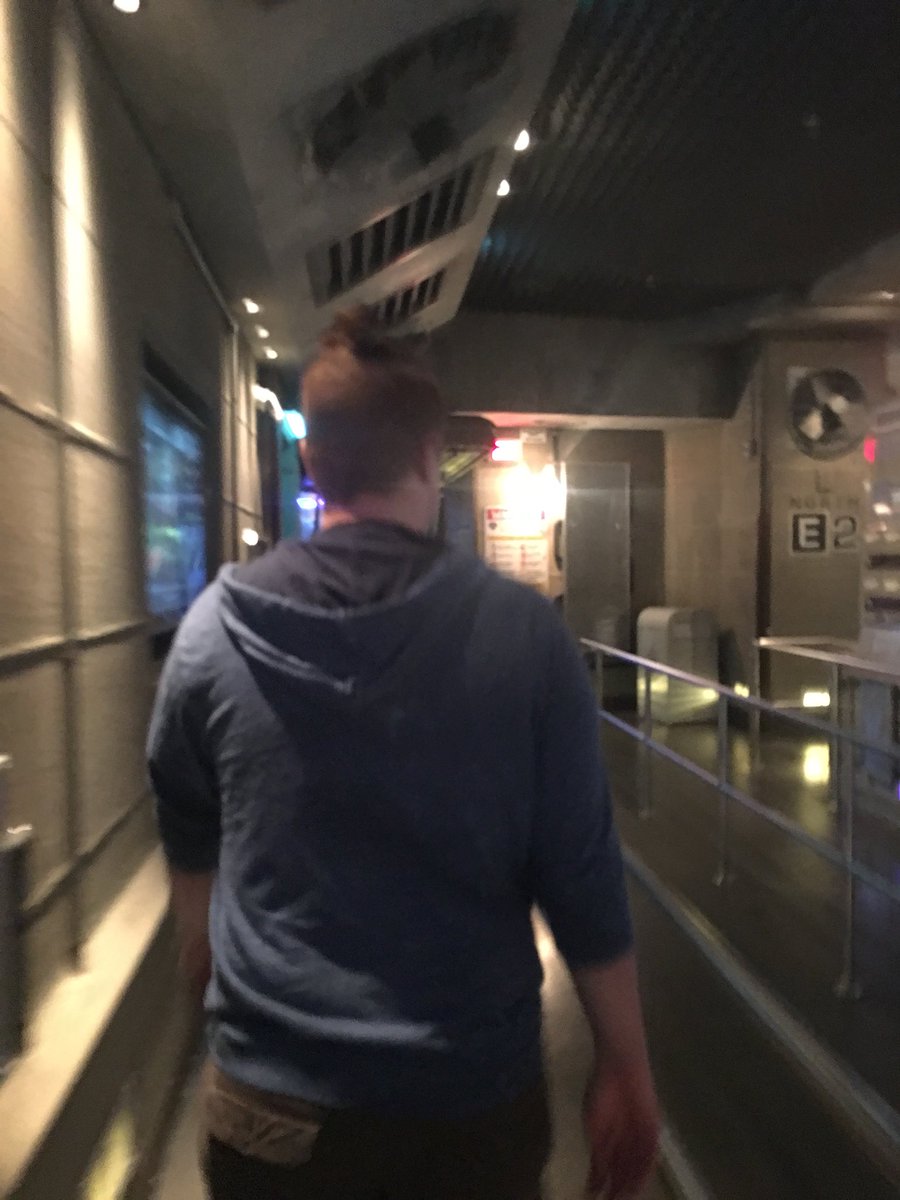 thereddrabbit's tweet photo. Sorry for no streams! I’ve been at #UniversalStudios all weekend! I’ll be playing Sunday night as well as Monday and Tuesday! The real grind begins soon! Love you all ❤️ #SupportSmallStreamers #Vacation https://t.co/ubHmTctekf
