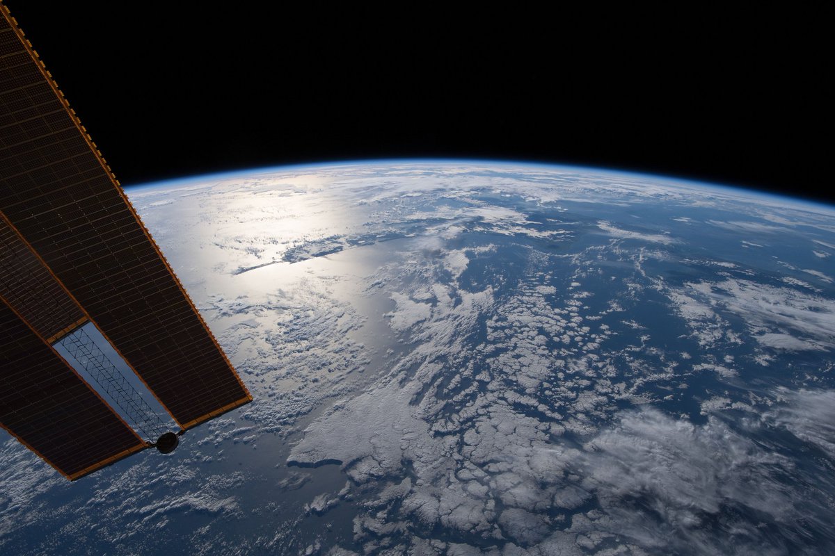 снимок земли с мкс. вид земли из космоса. снимки земли с мкс. мкс на орбите земли. вид из мкс на землю.