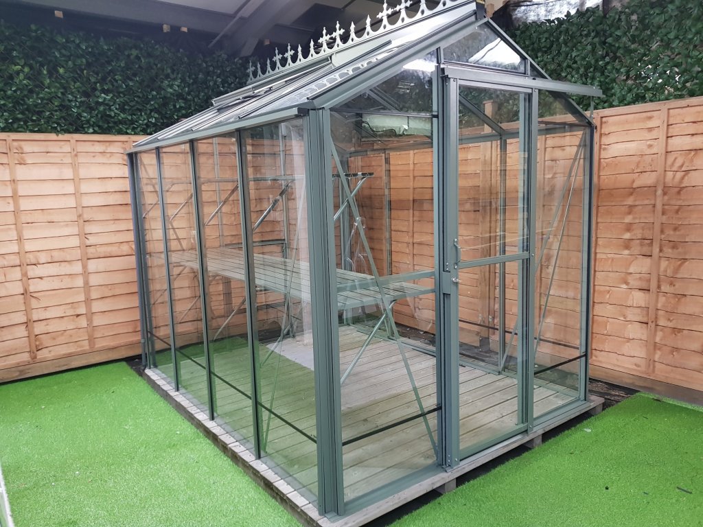 theflatpackfix's tweet image. When the sun’s out…make greenhouses! theflatpackfixer.com/2018/04/21/whe…