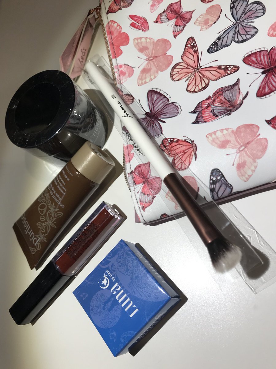 dolledbydeejay's tweet photo. April @ipsy 🦋🦋
•
#aprilipsy #glambag #ipsyapril #monthlysubscription #beauty #cosmetics #ipsybag https://t.co/AnBbf3KUQb