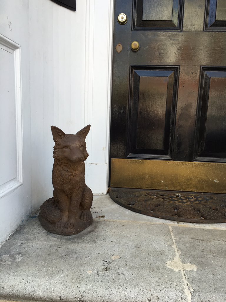 WDCGardener's tweet photo. Interesting street scenes in #Alexandria #va #gardendc #gcvirginia #gcv #hgw #hgw18 @gcvirginia https://t.co/zbrWoxLHpd
