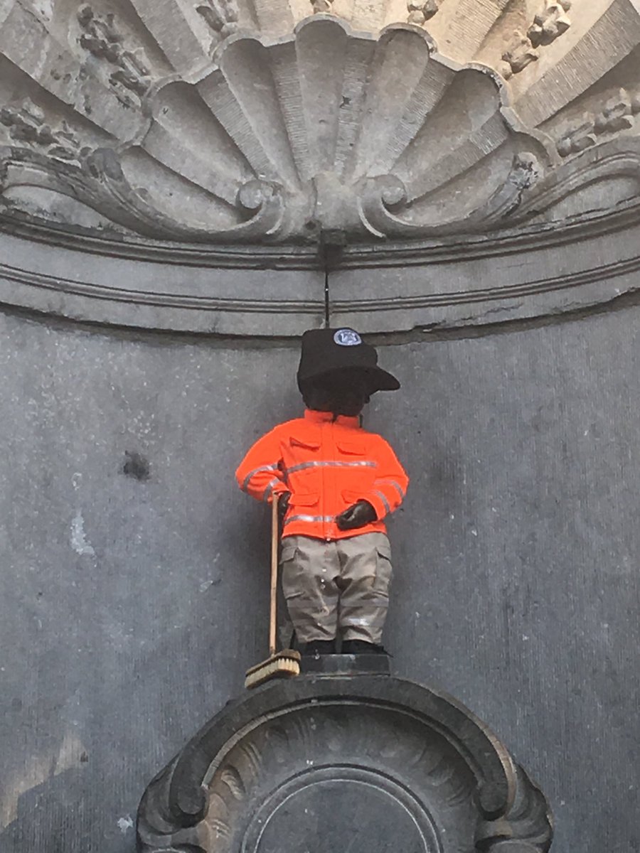 InsightSteve's tweet photo. #street #cleaners get recognised by #mannekinpis in #brussels #eu today #InsightMoments @InsightVacation. Tomorrow, #waterloo and #antwerp https://t.co/2XI1R2QuzX