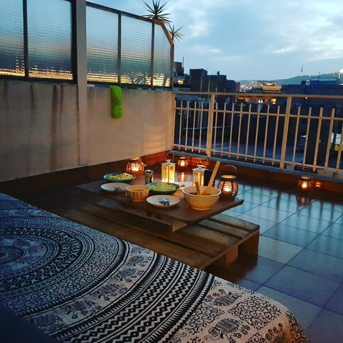 CrisAngelo92's tweet photo. #barcelona
#repasmaison
#repasencouple
@Gavier_Angel
Repas avec mon amour https://t.co/qDpANmjQCQ