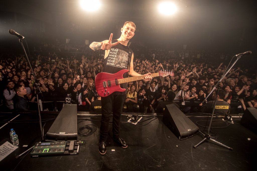 missmayiband's tweet photo. Post set in Tokyo w @JustinMMI, best photo opp there is! // 📷 @MasterNadeem #shadowsinside #missmayi @CharvelGuitars @sharptonerecs @ghsstrings @Kemper_Amps @Affliction https://t.co/OvGmb82umM
