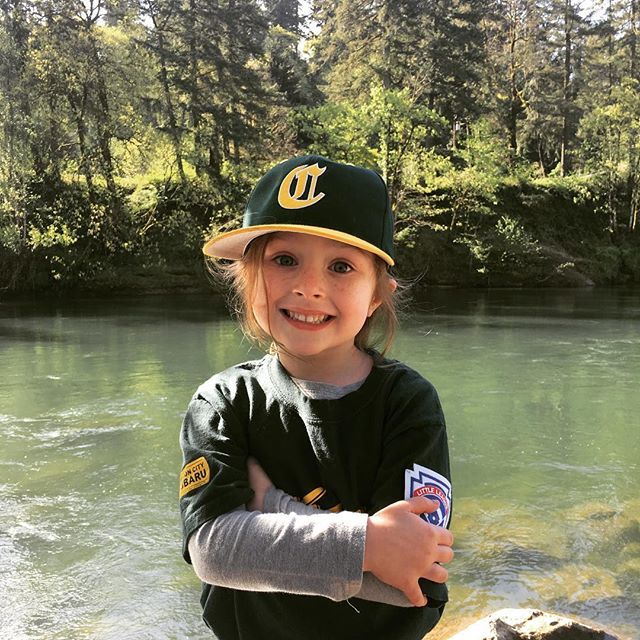 bemonopo's tweet photo. She didn’t get to strike a pose during team pictures, so we improvised. https://t.co/GCn4WJn7go https://t.co/7Si11SlqBj
