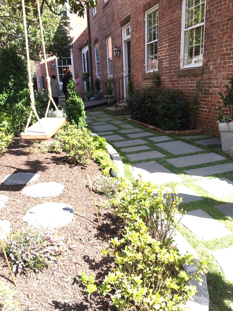 WDCGardener's tweet photo. House 5 on St. Asaph street in #Alexandria #va #gardendc #gcvirginia #gcv #hgw #hgw18 @gcvirginia https://t.co/pAPmiOmt6Q