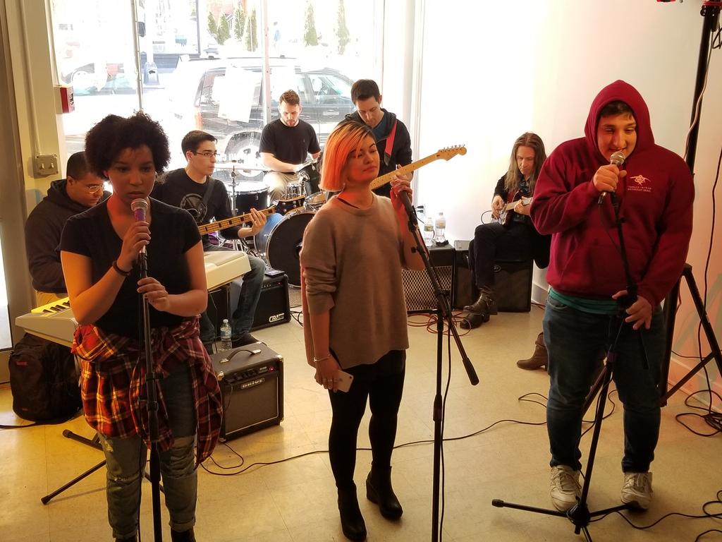 RoadRecovery's tweet photo. Rehearsal is On! For 'Speakers & Sneakers' Pop-Up today at #CatskillCommunityCenter with @YVMNY & #RoadRecovery || #communityoutreach #Music #PaintSplashing #recovery #nonprofit #charity #pumpupyourvoices #C2lightthepath #MHAcolumbiagreene https://t.co/w5I8O1AzM4