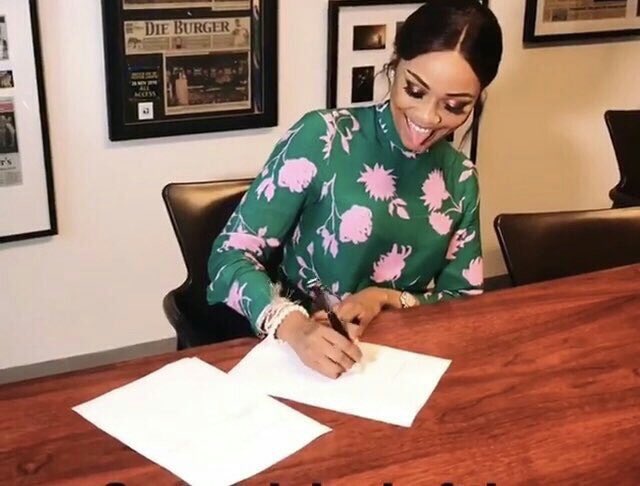deemayron_ugly's tweet photo. #NedbankCup Steve kompela must fall and kiss he's  So-called-Non-Trophy-Job bye bye and sign contract of bye..I wonder why he still not letting Ower god on pitch Castro https://t.co/kFTSxUY2WH