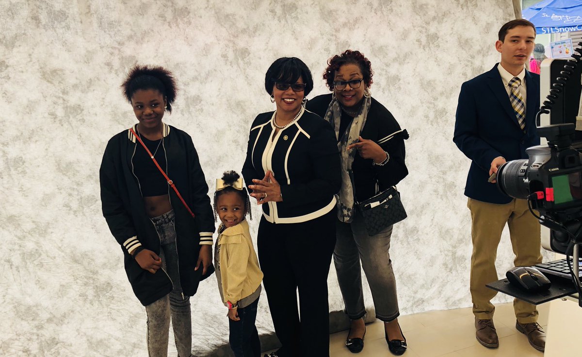 SenatorNasheed's tweet image. Dancing, food, activities &amp;amp; most importantly, resources @deaconessfound community fair. I'm always encouraged by the hard work of @RevStarsky. #FunFilledDay