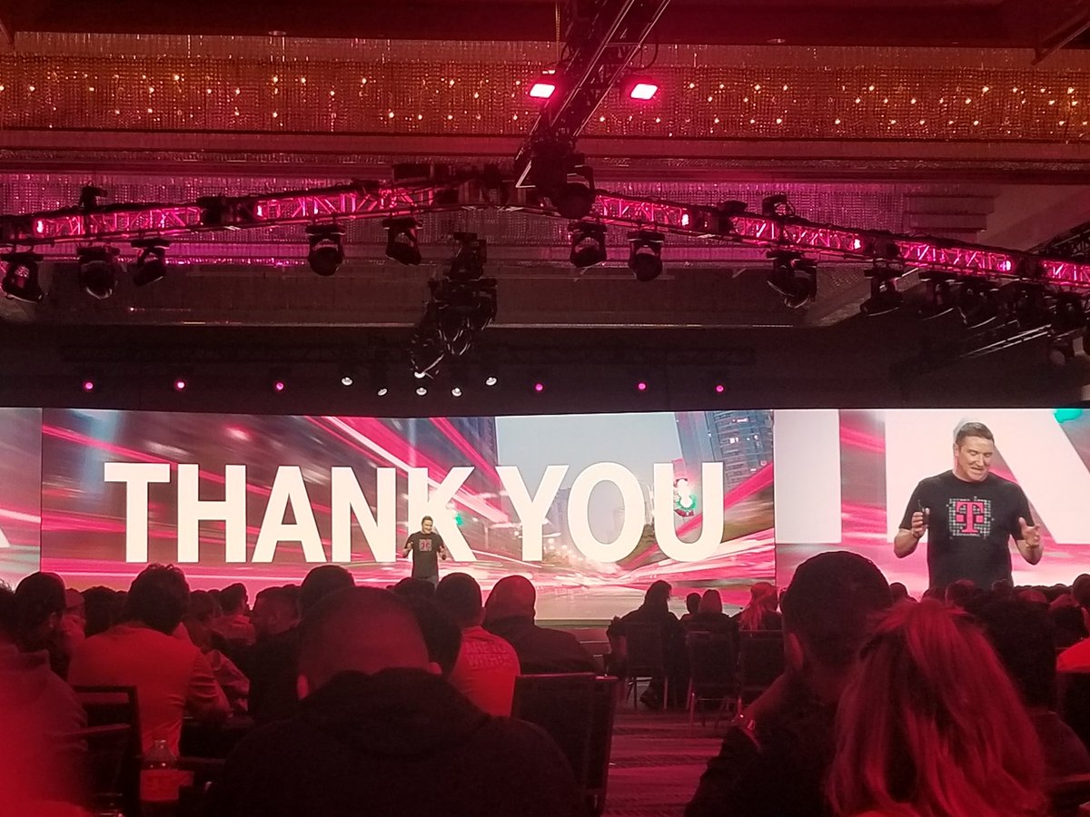 LindsayDogey's tweet photo. I love my job! #tmobile #MobileOne #UnstoppableSanFrancisco #NORTHBEST @M1_CesarBenito @Clayton_Chaleff @cishanie @NickGuarine https://t.co/iRPmHjtjGZ