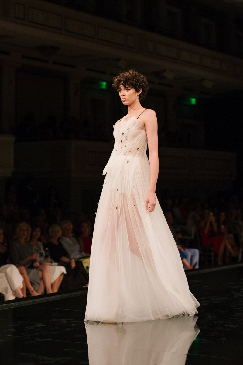 DNA_Stylix's tweet photo. Symphony Fashion Show 2018 https://t.co/JQUhCYD9bb https://t.co/CHlXBE4s1o