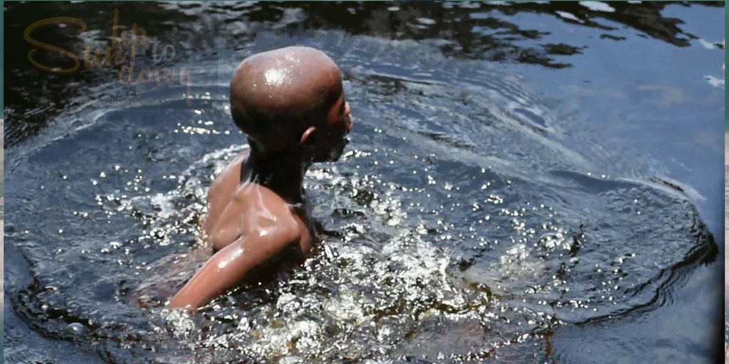 TheBucketListEx's tweet photo. Have you been to Nzulezu? The boat ride is exciting, the village is interesting, but the children we encountered were our favourite part of the journey ✨
They start learning how to swim when they're six months old. The water is truly their home 🌊 #thebucketlistexperience https://t.co/rMGGD6mBBb