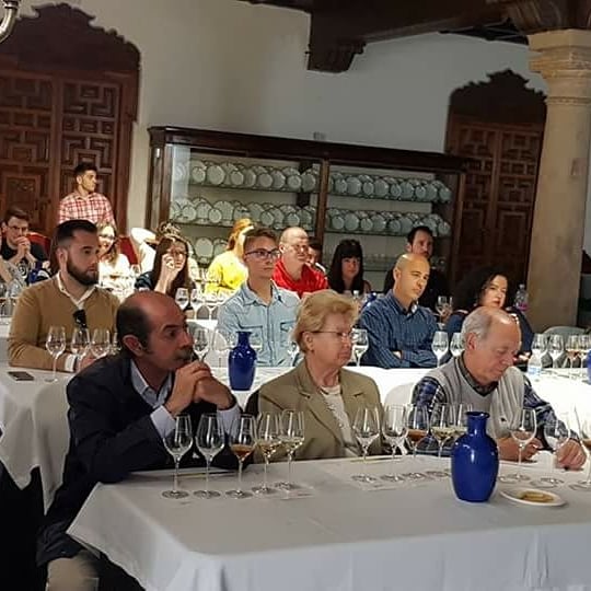 toroalbala's tweet photo. Yesterday Pilar Bujalance, Marketing Director, guided a vertical tasting of the #ToroAlbalá wines at one of the many events celebrated during the #35CatadelVino #Córdoba. Thanks to all the #winelovers who joined us.
#DosClaveles #Electrico #MarquesdePoley #DonPx https://t.co/PGv9wbYFD9
