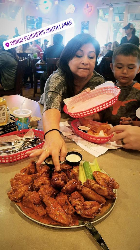 eavesm07's tweet photo. @Pluckers family lunch date https://t.co/3zPhGJTizd
