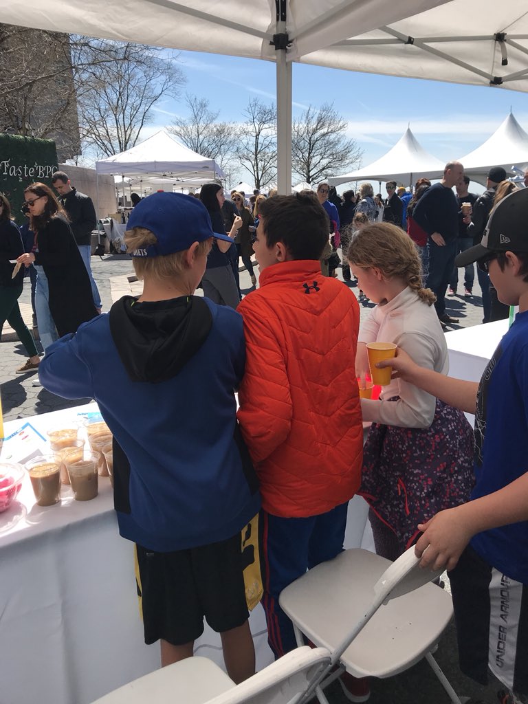 TasteofBatPark's tweet photo. 5th grade lemonade stand! #tasteofbatterypark #supportps89 #nycpublicschool #schoolfundraiser #batteryparkcity https://t.co/cZgfasxtY1