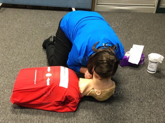 You never know when you might need to perform CPR. It could be for someone at work or in your own home. And so it’s vital you know exactly what to do, and be confident doing it.
Click: goo.gl/1VPAhS 
#CPR <a href="/IrelandAM/">Ireland AM</a> #Firstaid