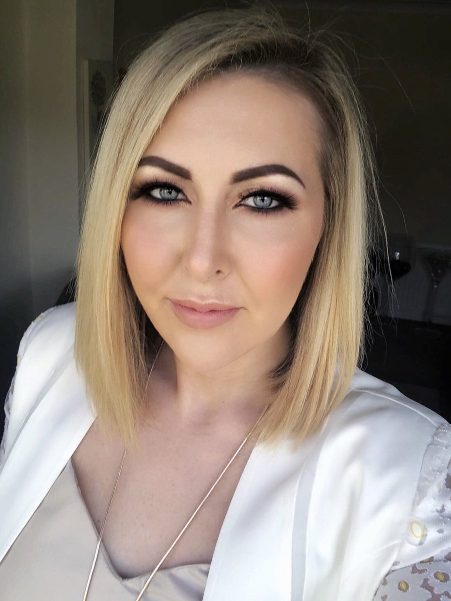 Liquor_Chick's tweet image. Fab time at Simon Wood’s restaurant, such a nice guy! Thanks Simon 🍷🥂🍾. More friends, party tunes and BBQ time now 🍔🌭@WoodRestaurants