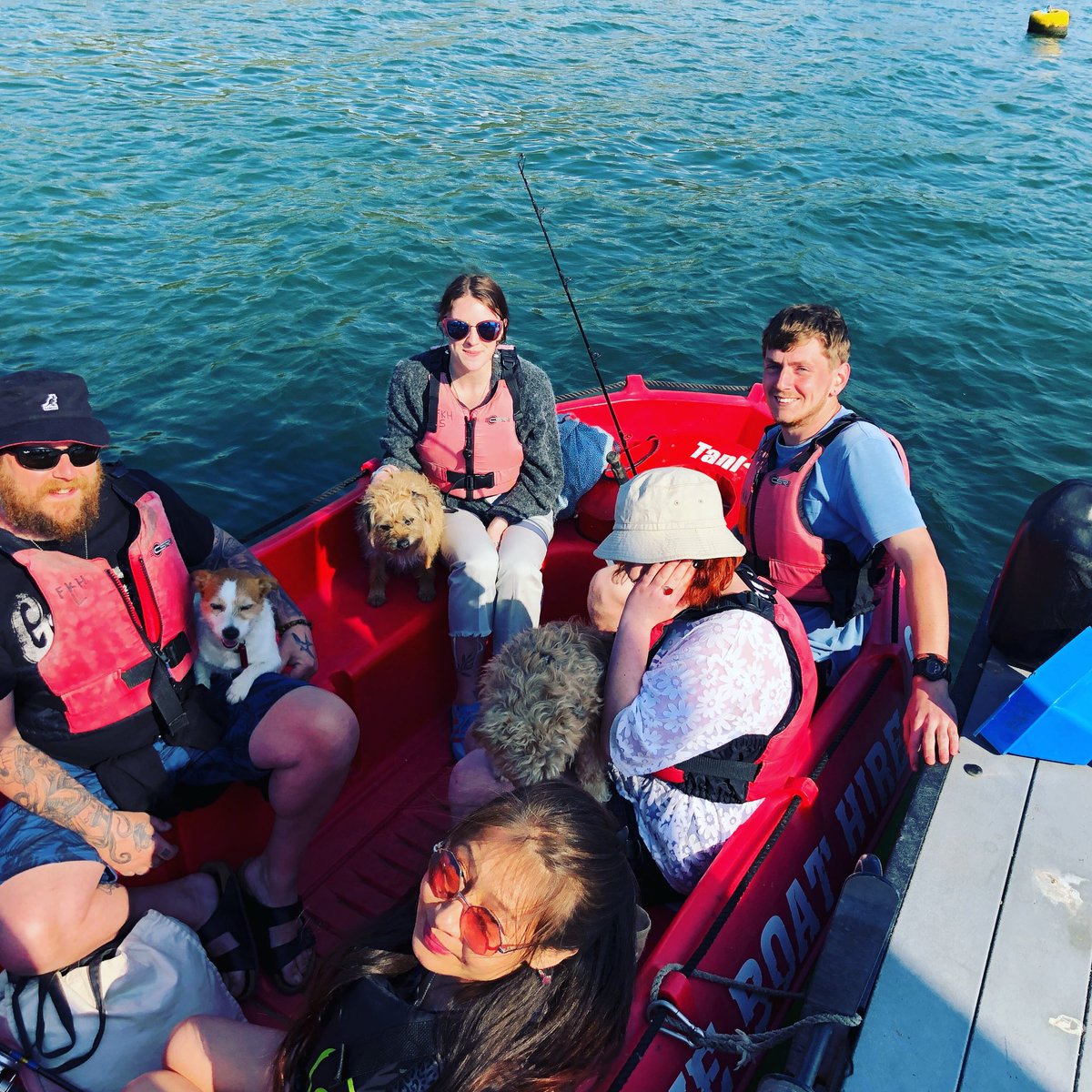 foweyriverhire's tweet photo. Family, friends and pets. Little bit of fishing 🎣 in a boat 🚣‍♀️ having fun. Surely that’s what life is all about.#lovinglifeonthewater https://t.co/VgdU4GP4PK