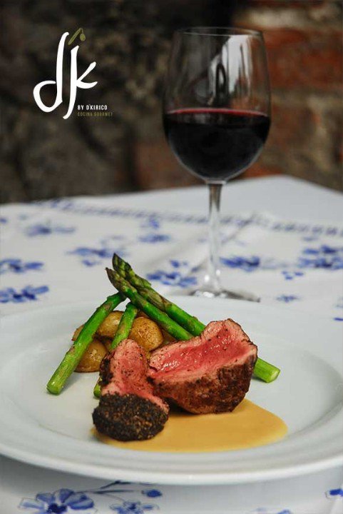 dkirico's tweet photo. Este #FelizSabado de #FinDeSemana es perfecto para disfrutar una #CopaDeVino #VinoTinto junto con nuestro #FileteDeRes EN COSTRA DE #Pimienta con salsa de #manchego español, #esparragos a la parrilla y #PapitasCambray, sin duda ¡#Delicioso! https://t.co/4DYScg11P1